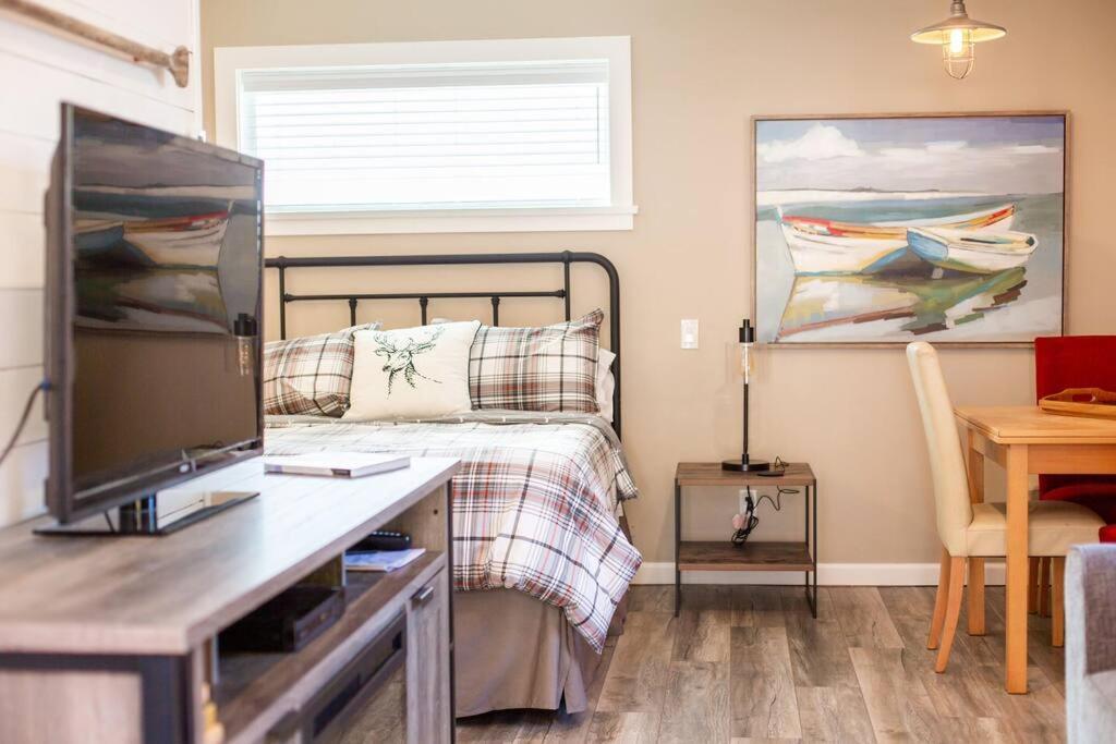 Raincoast Retreat At Shawnigan Lake! Ngoại thất bức ảnh