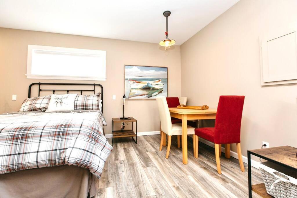 Raincoast Retreat At Shawnigan Lake! Ngoại thất bức ảnh