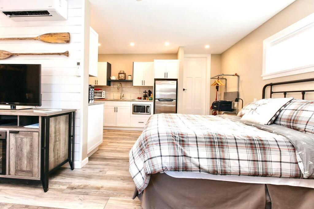 Raincoast Retreat At Shawnigan Lake! Ngoại thất bức ảnh